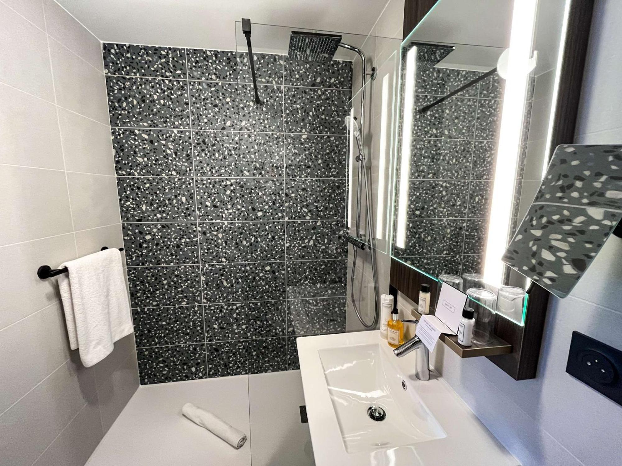Comfort Queen Room