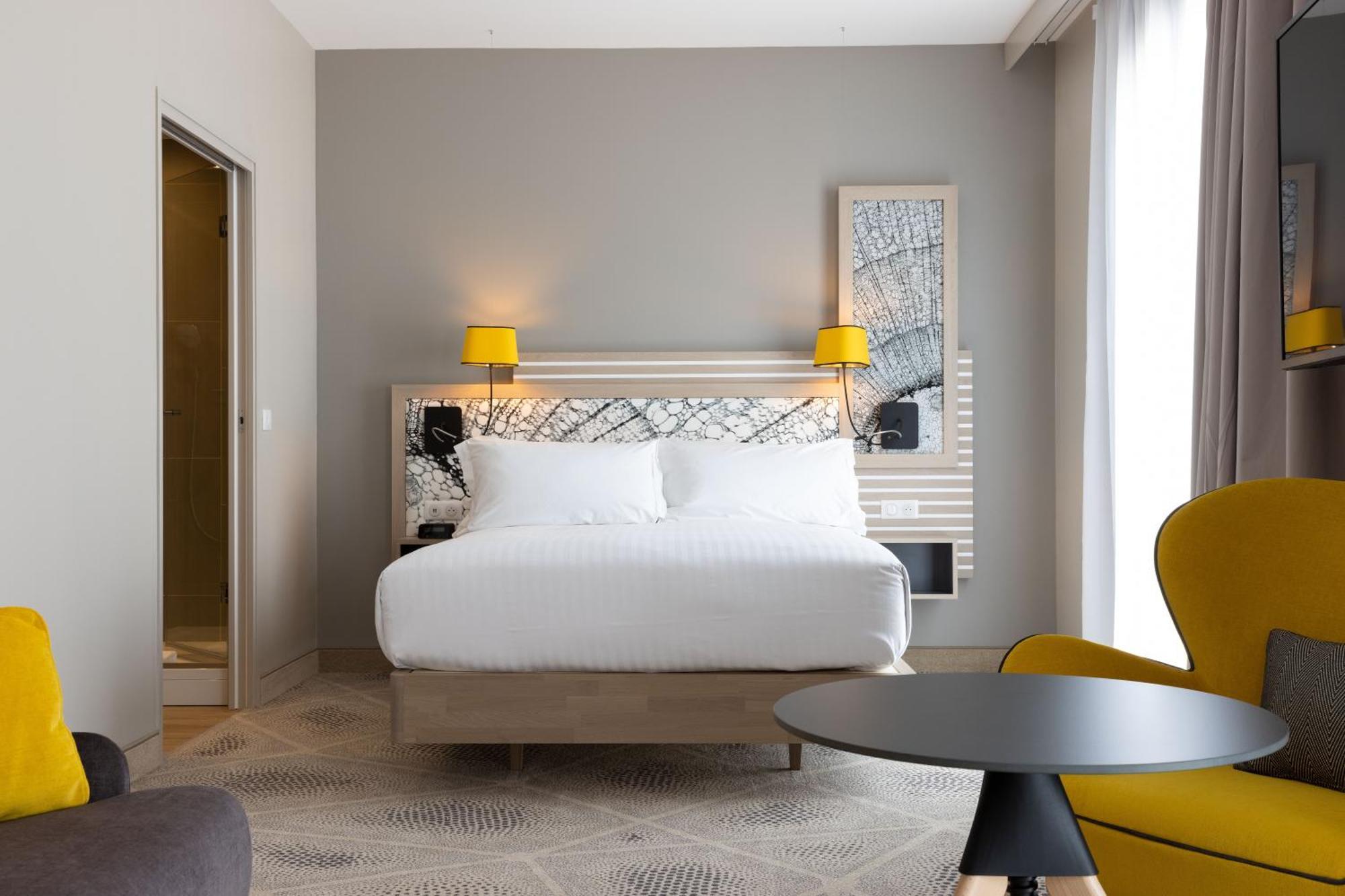 Chambre Lit Queen-Size avec Canapé-Lit